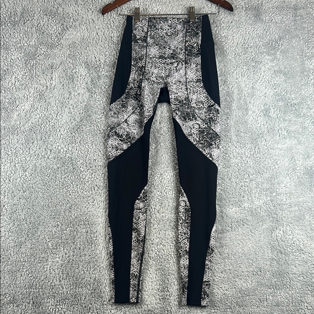 Lululemon Black/White/Grey Leggins Women’s Size 4